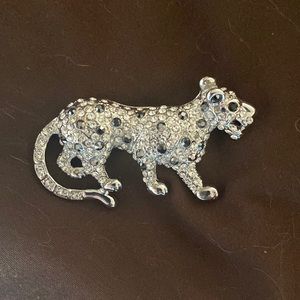 Black panther broach